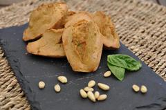 342 kcal. Madeleines au Pesto et pignons de pin  