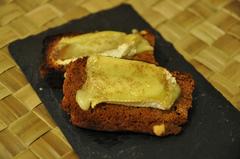 131 kcal. Toasts Pain d Épices et Camembert  